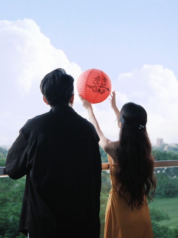 订婚 · 举灯笼