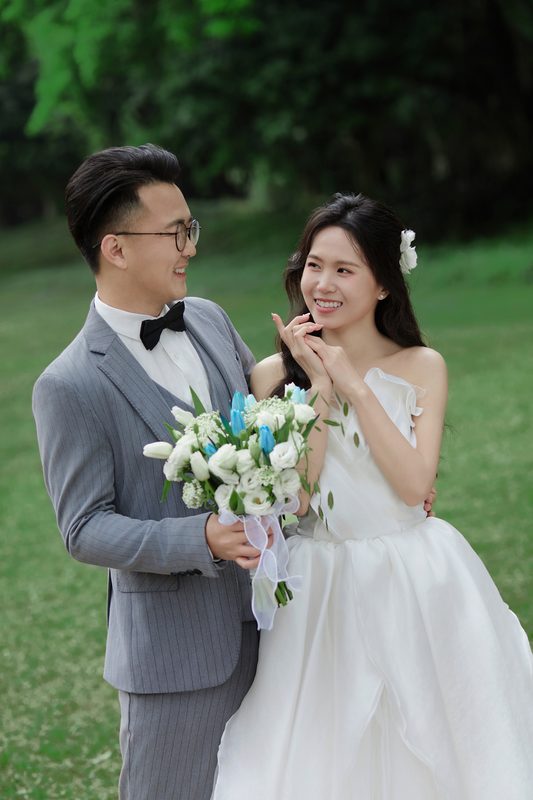 婚纱 · 草坪欢笑