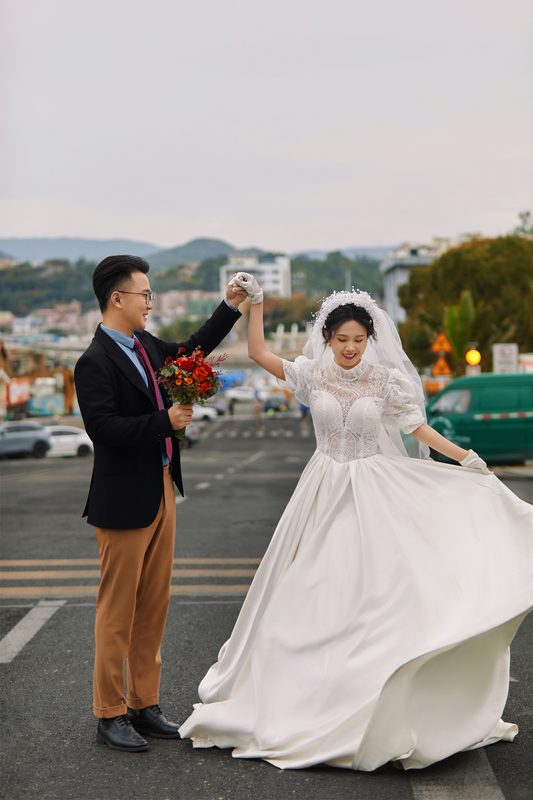 婚纱 · 街头旋转